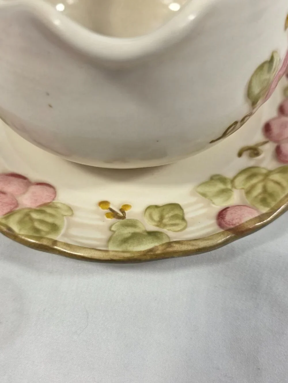Metlox Poppytrail Vintage Pink Gravy Boat & Underplate Pink Grapes Green Leaves